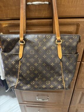 Louis Vuitton Monogram Canvas totally Shopper MM